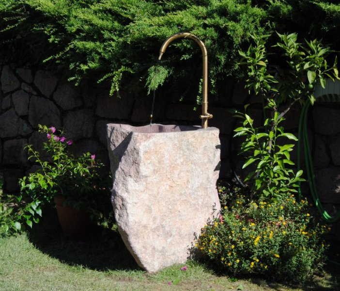 Trinkbrunnen aus Porphyr